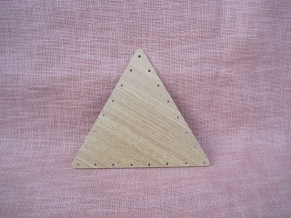 Dno trojúhelníkové - rozměr 16 cm
