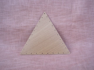 Dno trojúhelníkové - rozměr 19 cm